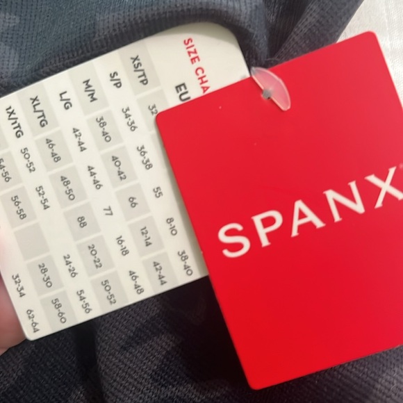Spanx NWT! ❤️ size M - Picture 4 of 5